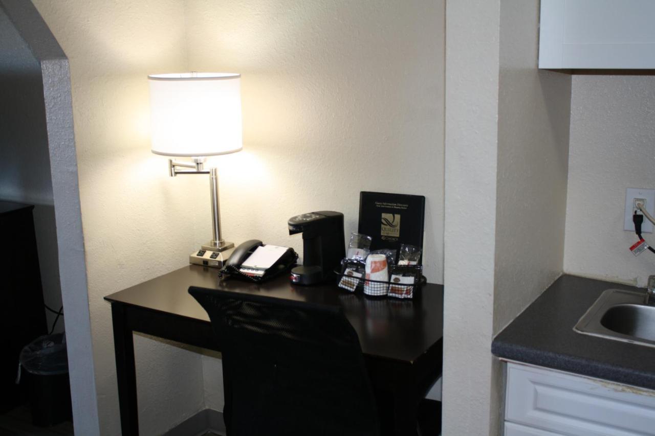 Quality Inn & Suites Wichita Falls I-44 Экстерьер фото